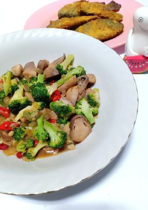Foto resep Brokoli Jamur Tumis Saos Tiram
