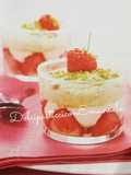 Coppa di fragole con mousse di pistacchio