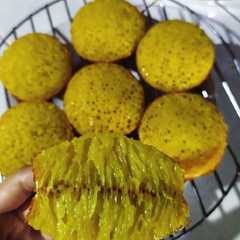 A picture of Bika Ambon (versi ekonomis).