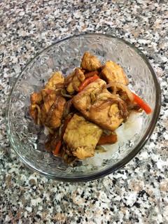Una foto de Guisado de pollo salteado
