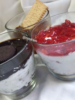 صورة لوصفة كؤوس التشيز كيك (فراولة، اوريو، كراميل)