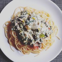 A picture of Tuna and olive pasta.