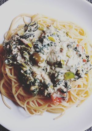 A picture of Tuna and olive pasta.