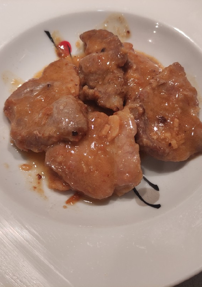 Una foto de Chuletas de aguja en salsa