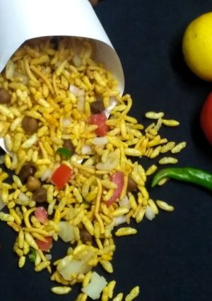 झाल मुरी (Jhal muri recipe in Hindi) रेसिपी मुख्य फोटो