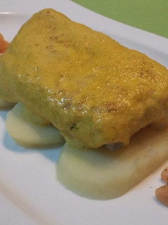 Una foto de Lomo de merluza con salsa de encurtidos