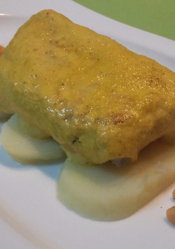 Una foto de Lomo de merluza con salsa de encurtidos