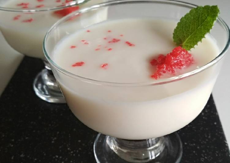 Sopa de melón, almendra y huevas de salmón