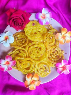 ઇન્સ્ટન્ટ જલેબી (Instant Jalebi Recipe in Gujarati) રેસીપી મુખ્ય ફોટો