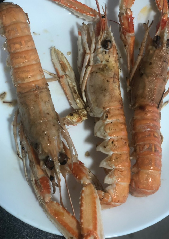 Una foto de Cigalas a la plancha