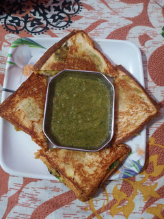 आलू सैंडविच (Aloo Sandwich recipe in hindi) रेसिपी मुख्य फोटो