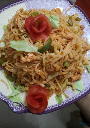 A picture of Chicken and vegi Pasta.