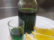 Una foto de licor de menta