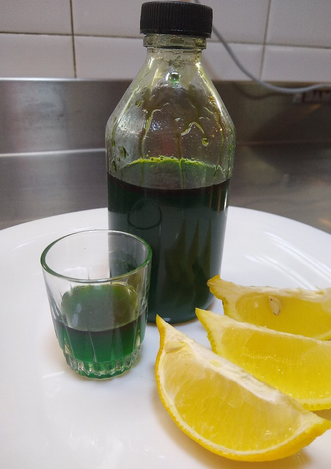 Una foto de Licor de menta casero