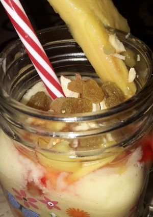 A picture of Mango yogurt smoothie.