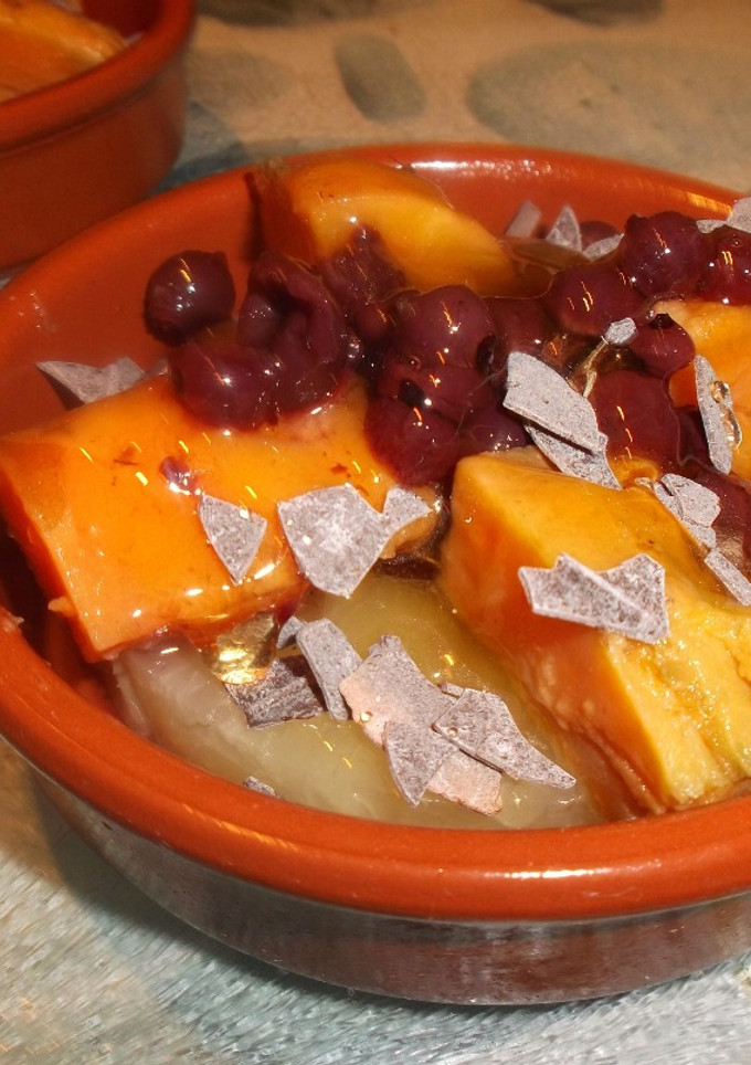 Una foto de Piña con boniato y frutas del bosque