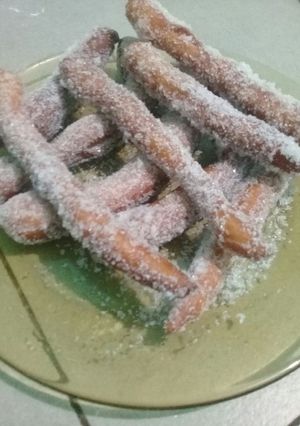 Una foto de Churros sin churrera (simil churros)
