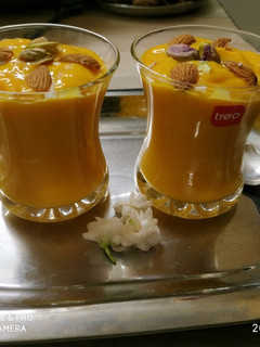 મેંગો લસ્સી(Mango lassi recipe in Gujarati) રેસીપી મુખ્ય ફોટો