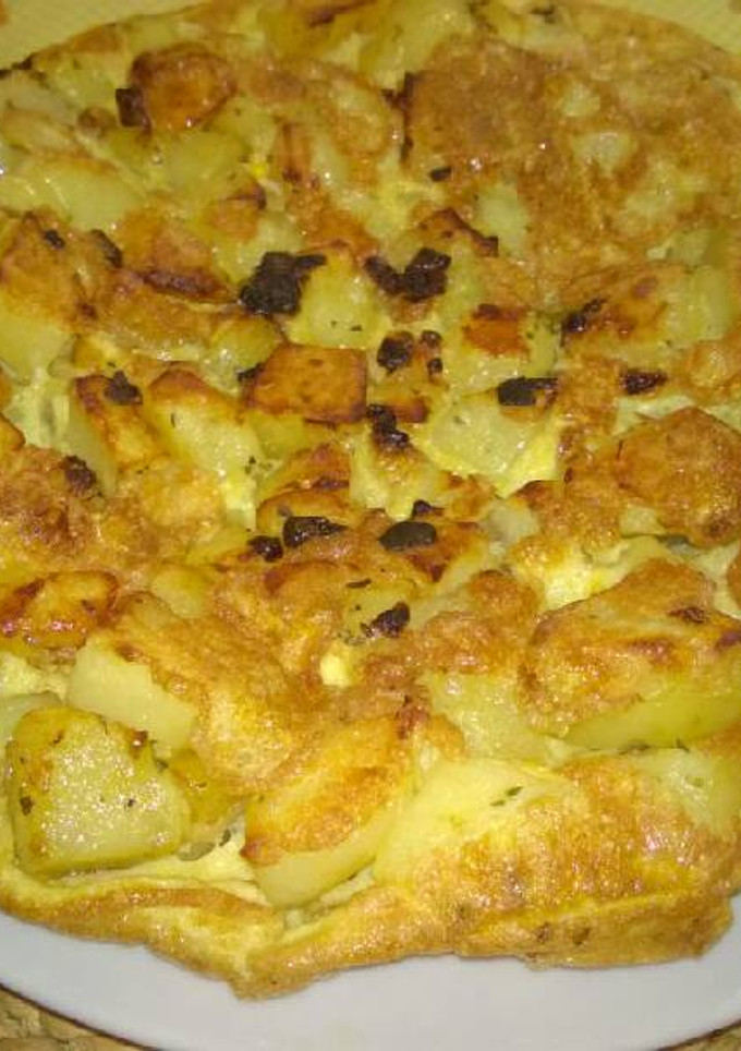Una foto de Tortilla de papa con cebollita picada!!