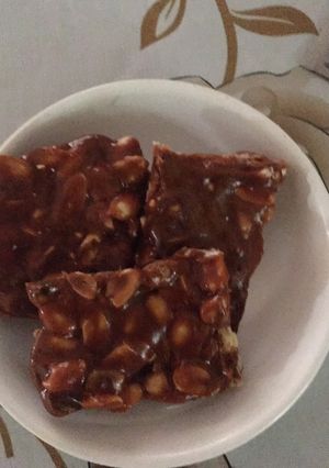 A picture of Peanut chikki.