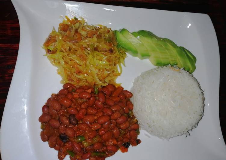 Fresh #Week4recipechallenge. Beans curry,fried cabbages n rice