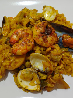 Una foto de Arroz con marisco y espárragos