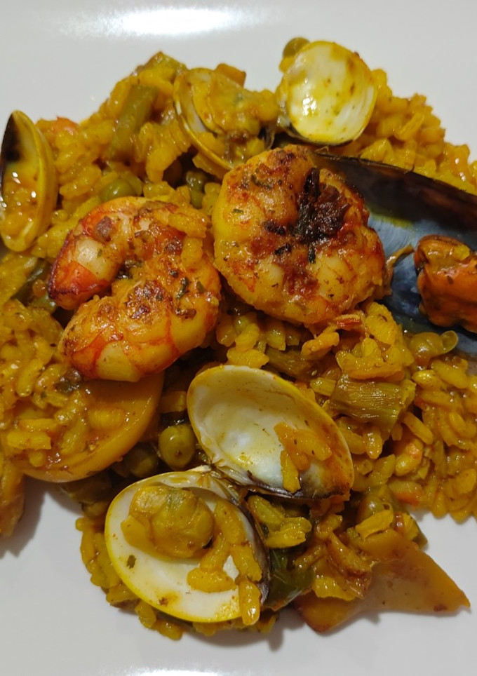 Una foto de Arroz con marisco y espárragos