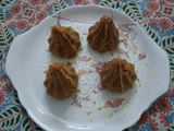 बेसन मोदक
