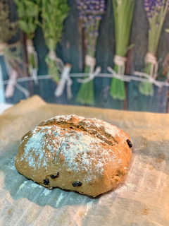 Una foto de Pan de pasas y harina de espelta muy fácil!