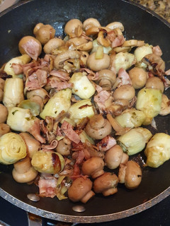 Una foto de Alcachofas con champiñones y jamón York