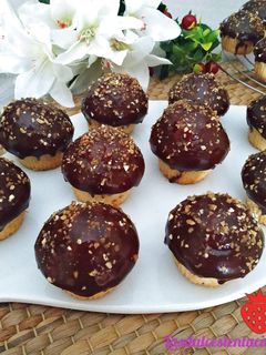 Una foto de Magdalenas con Cobertura de Chocolate Y Crocanti