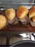 Carne mechada con papas doradas