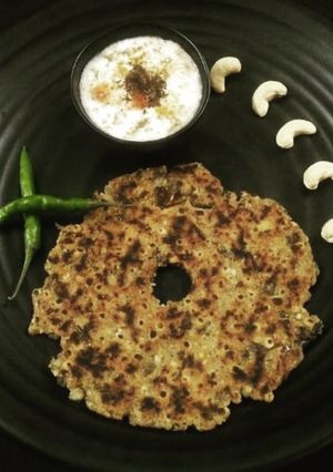 A picture of Sabudana Thalipeeth.