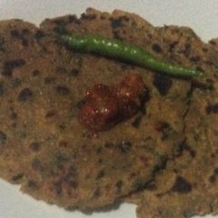 A picture of Masala Jowar And Wheat Paratha.