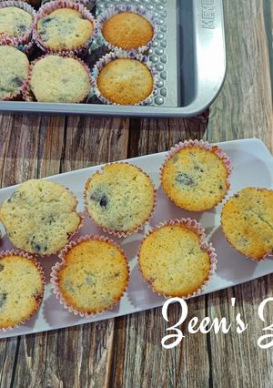 A picture of Mulberry and White Butter Cupcakes.
