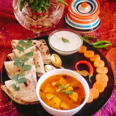 A picture of Dahi aloo chatpati curd with potato curry.