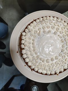 Una foto de Pastel de zanahoria relleno de pay de queso con betún de queso Philadelphia