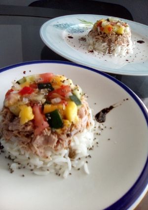 Una foto de Pocket de atún con pepino y mango