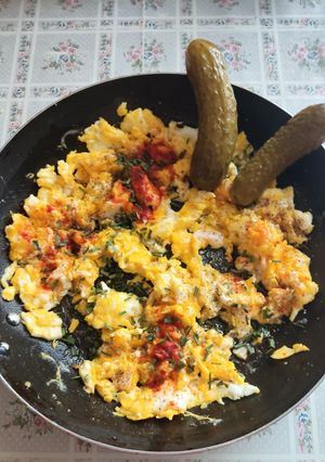 1939. Tojás rántotta reggelire lábasból fogyasztva 😋 recept fotója