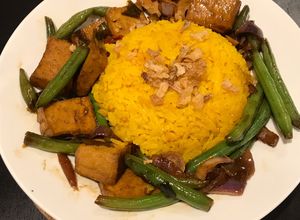 Foto resep Nasi Kuning (Indonesian Turmeric Rice) with Sweet Soy Tofu and Green Beans