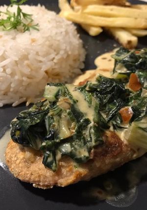 Una foto de Pollo a la crema con espinaca 🥬🍗
