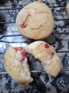 Una foto de Galletitas con cerezas!