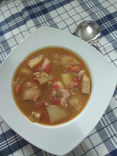 Una foto de Puchero con alubias