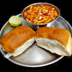 A picture of Misal pav.