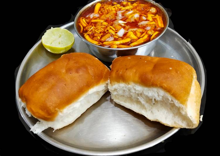 Recipe of Homemade Misal pav