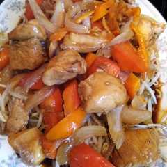 Una foto de Saltado de Frejolito Chino con Pollo