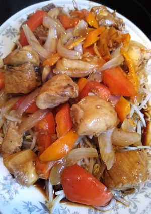 Una foto de Saltado de Frejolito Chino con Pollo