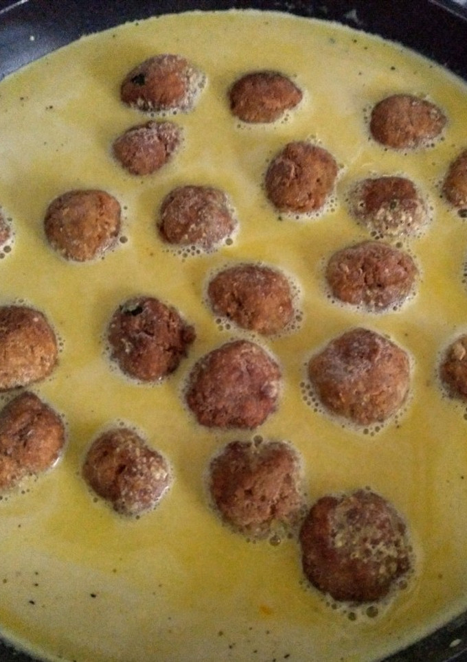 Una foto de Albóndigas de carne del cocido en salsa de almendras