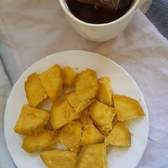 A picture of Black Tea With boiled sweet potatoes.
