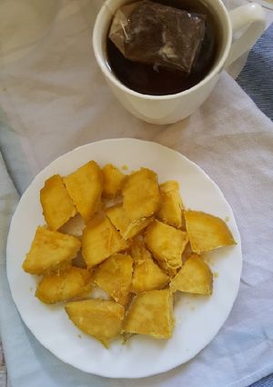 A picture of Black Tea With boiled sweet potatoes.